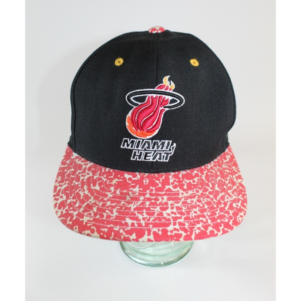 Miami Heat Snapback Cap Black Mitchell & Ness Embroidered Logo Hardwood Classics